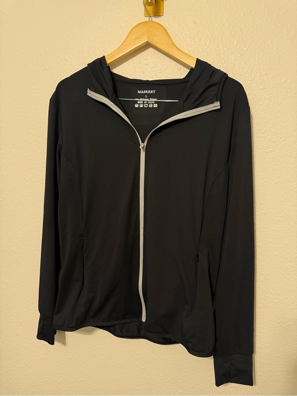 Maskert Women’s Black Lightweight Hooded Zip Jacket L